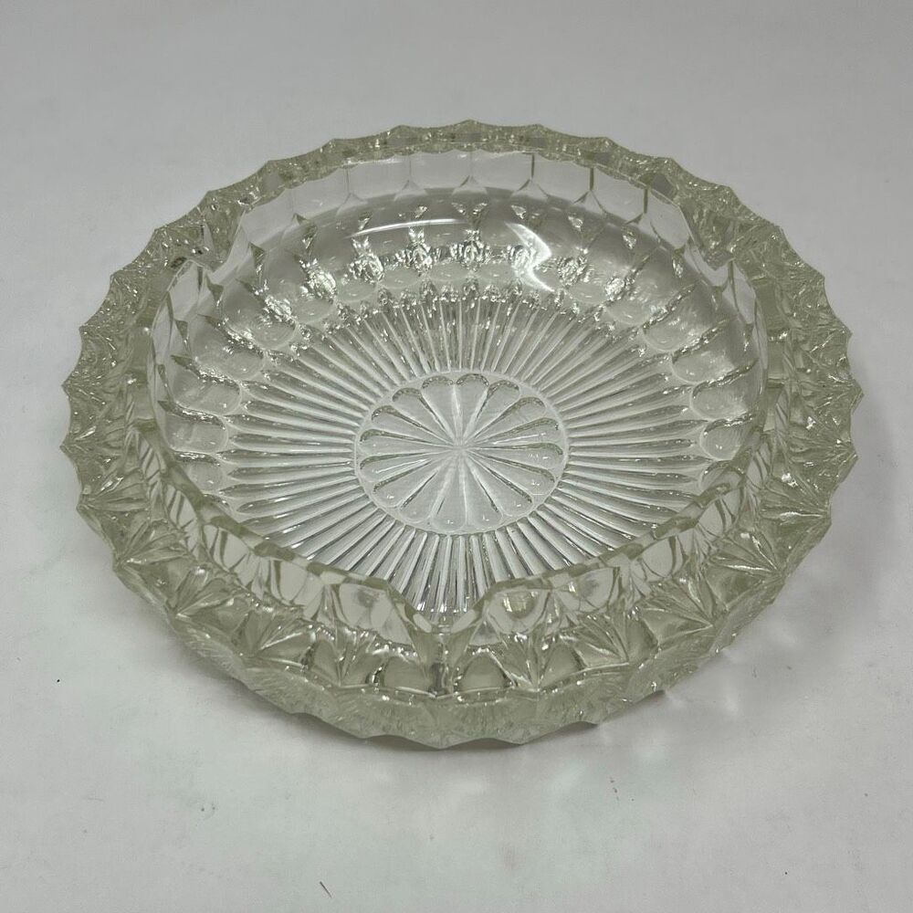 Vtg MCM Diamond Cut Starburst Pattern Glass Ashtray Clear Heavy 7½" diam Round